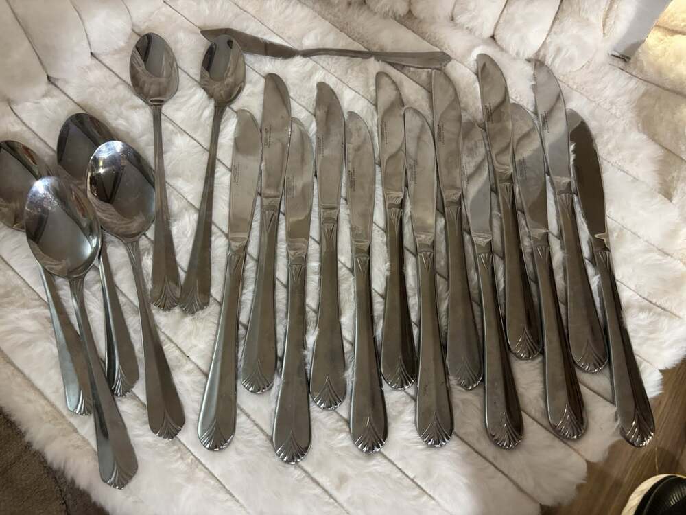 Vintage Cambridge Stainless China Flatware Set - Victoria Shell Pattern 20 Pcs